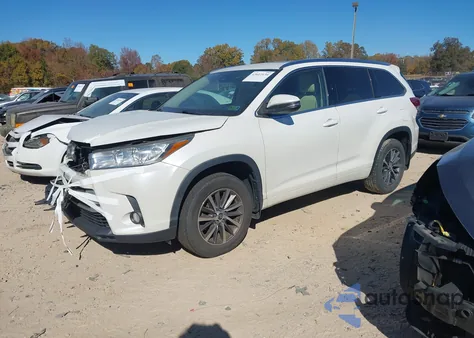 2018 Toyota Highlander Xle z USA, uszkodzony, nr VIN 5TDJZRFH8JS887180
